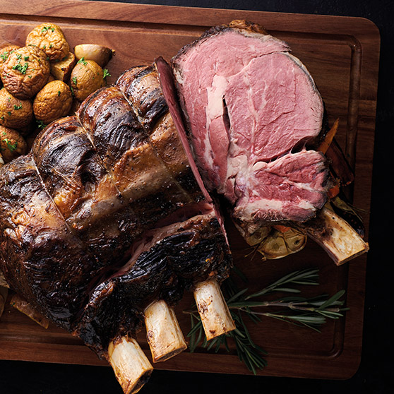 Idealnie ugotowane mięso z ziemniakami, przygotowane w HOBART CHEF'S COMBI.